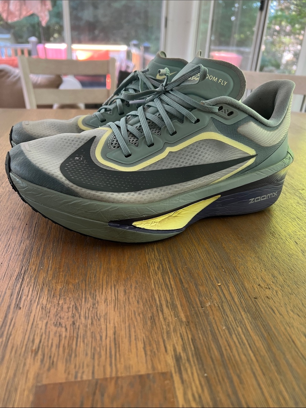 Nike Men’s Zoom Fly Sneakers in Light Green with Yellow Accents size 10.5 - Picture 2 of 8